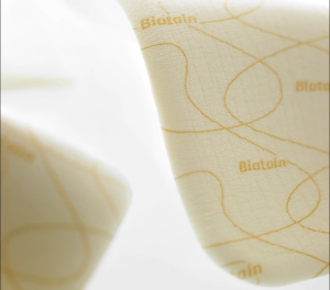 Coloplast Biatain Губчатая повязка неадгезивная Биатен, 10 × 10 см, 1 штука. Фото N2