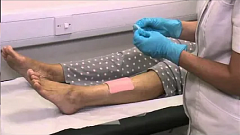Smith+Nephew ALLEVYN NON ADHESIVE Повязка абсорбирующая водонепроницаемая неадгезив АЛЛЕВИН 5х5 см